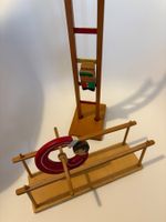 2x Holzspielzeug: Akrobat und Mann am Barren, Vintage Deko!