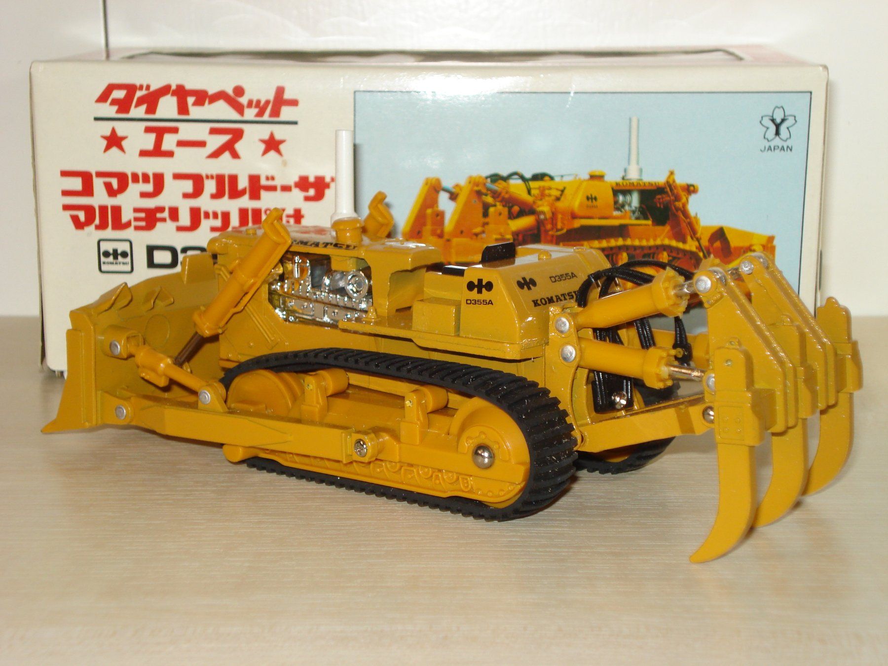 Modellbausätze & Standmodelle: KOMATSU D 355 A Bulldozer – Neu (gemäss Beschreibung) aus Mitlödi von worker04 1