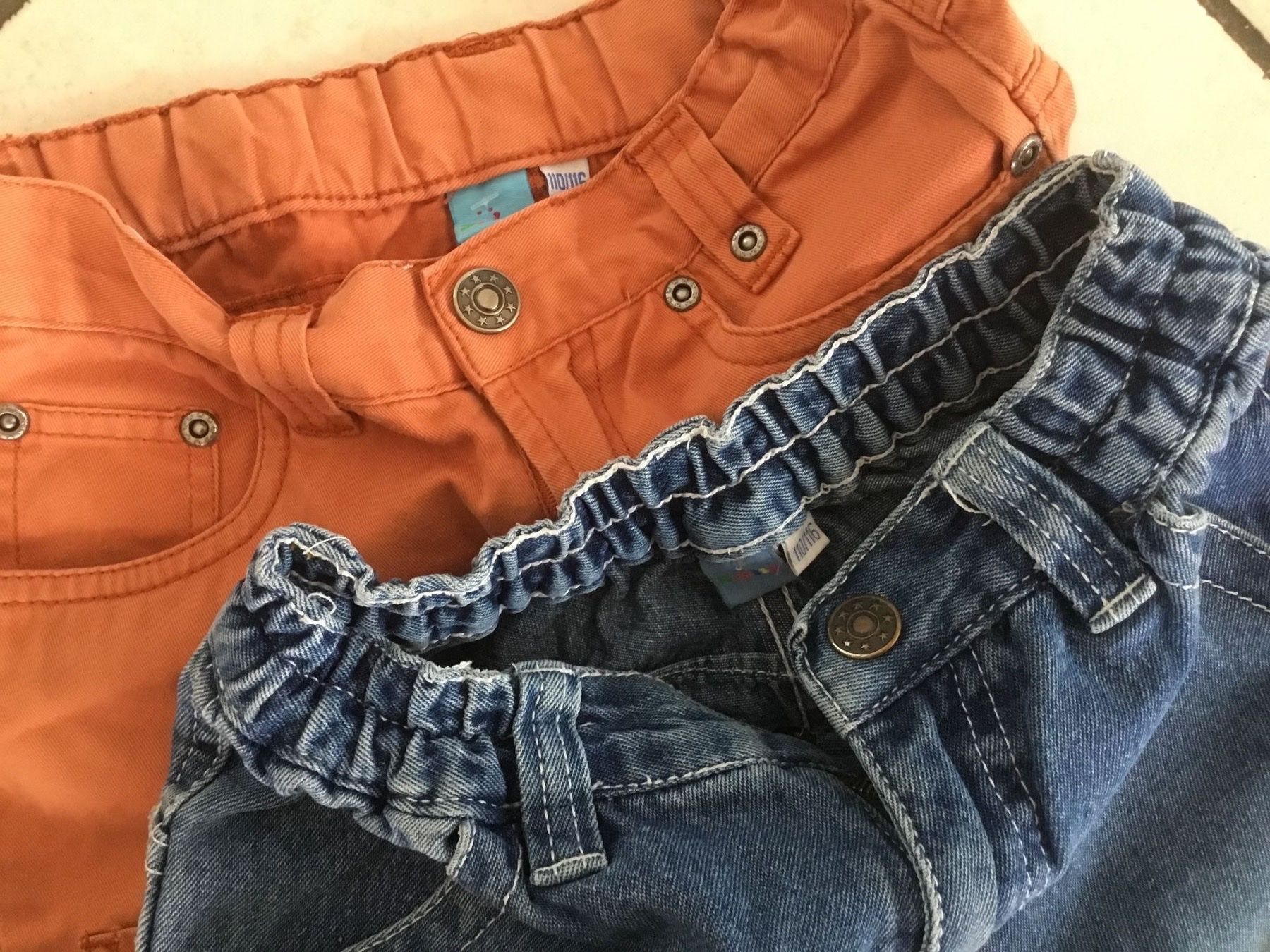 Pantaloni: 2 Smile Capri Shorts Gr.110/116 – Usato da Obergerlafingen venduto da cabo4 2