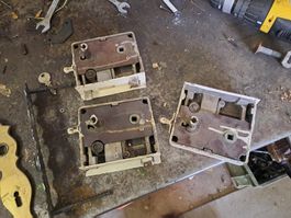 3 antike Türschlösser mit passenden Beschlägen, Vintage