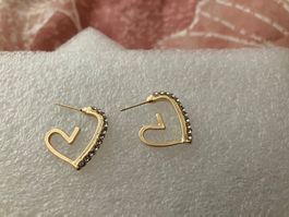 1 Paar unregelmässige Herzohrringe, goldfarben, Strasssteine