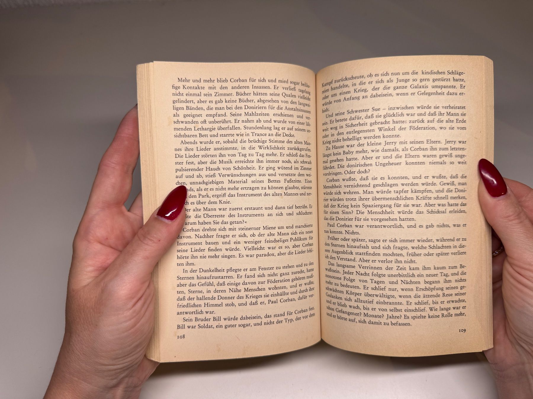Libri: ROMAN: Lloyd Biggle, Invasion der Supermenschen – Usato da Grosswangen venduto da Deutsche_Romane 7