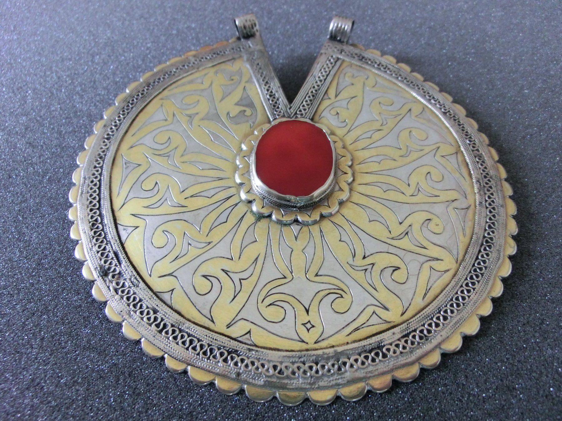 Ciondoli: ANTIKER BRUST - SCHMUCK DER TURKMENEN – Usato da Basel venduto da wyba44 7