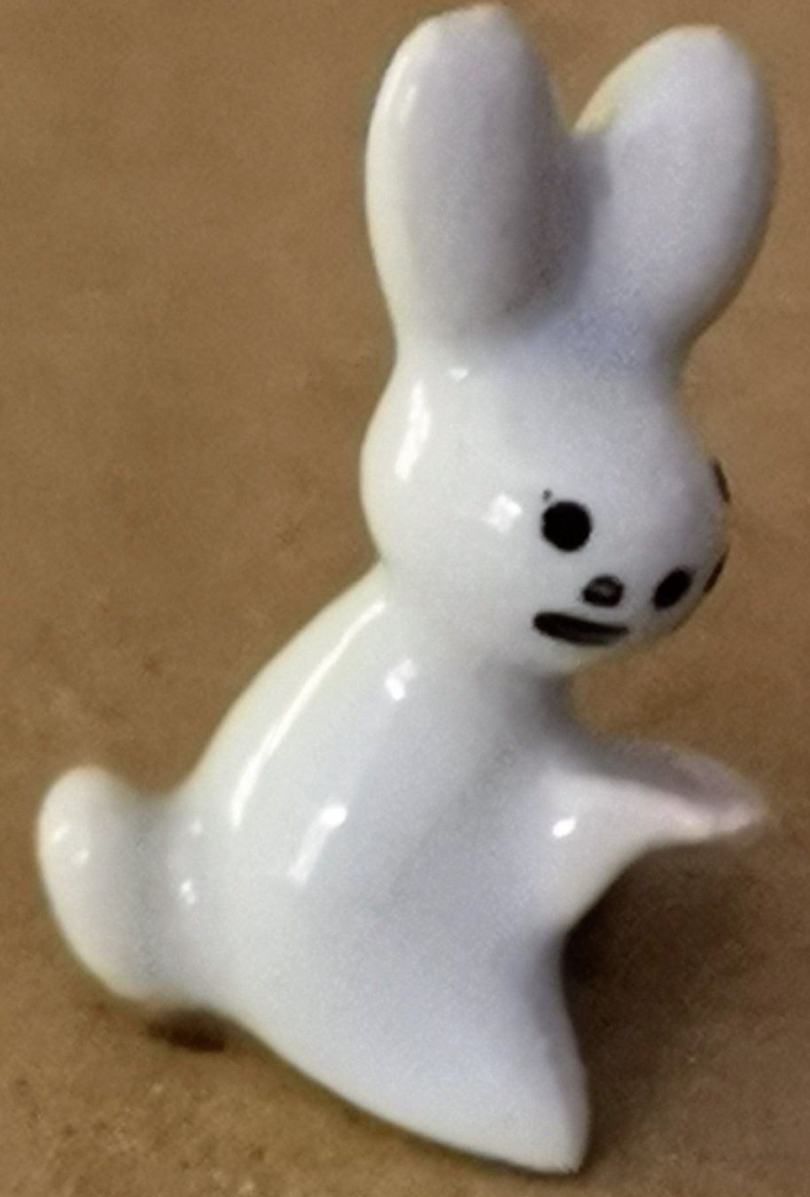 Figuren: Ostern Hasenbaby weiss Handmodeliert – Neu (gemäss Beschreibung) aus Lutzenberg von Truhe 3
