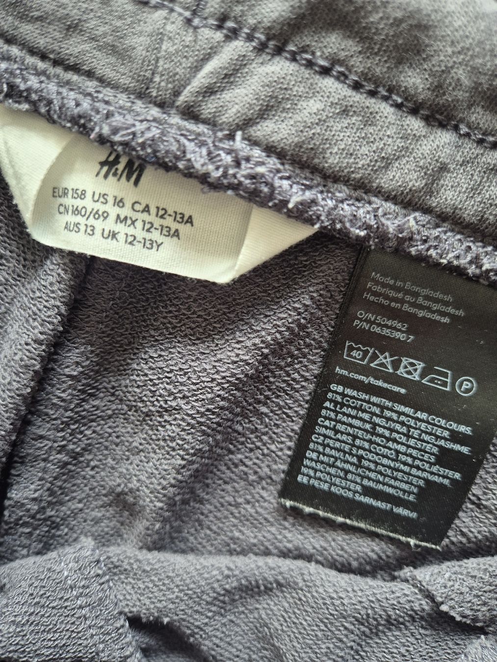 H&M Pantaloni: Graue Shorts H&M Grösse 158  – Usato da Unterägeri venduto da Idecurtins 1