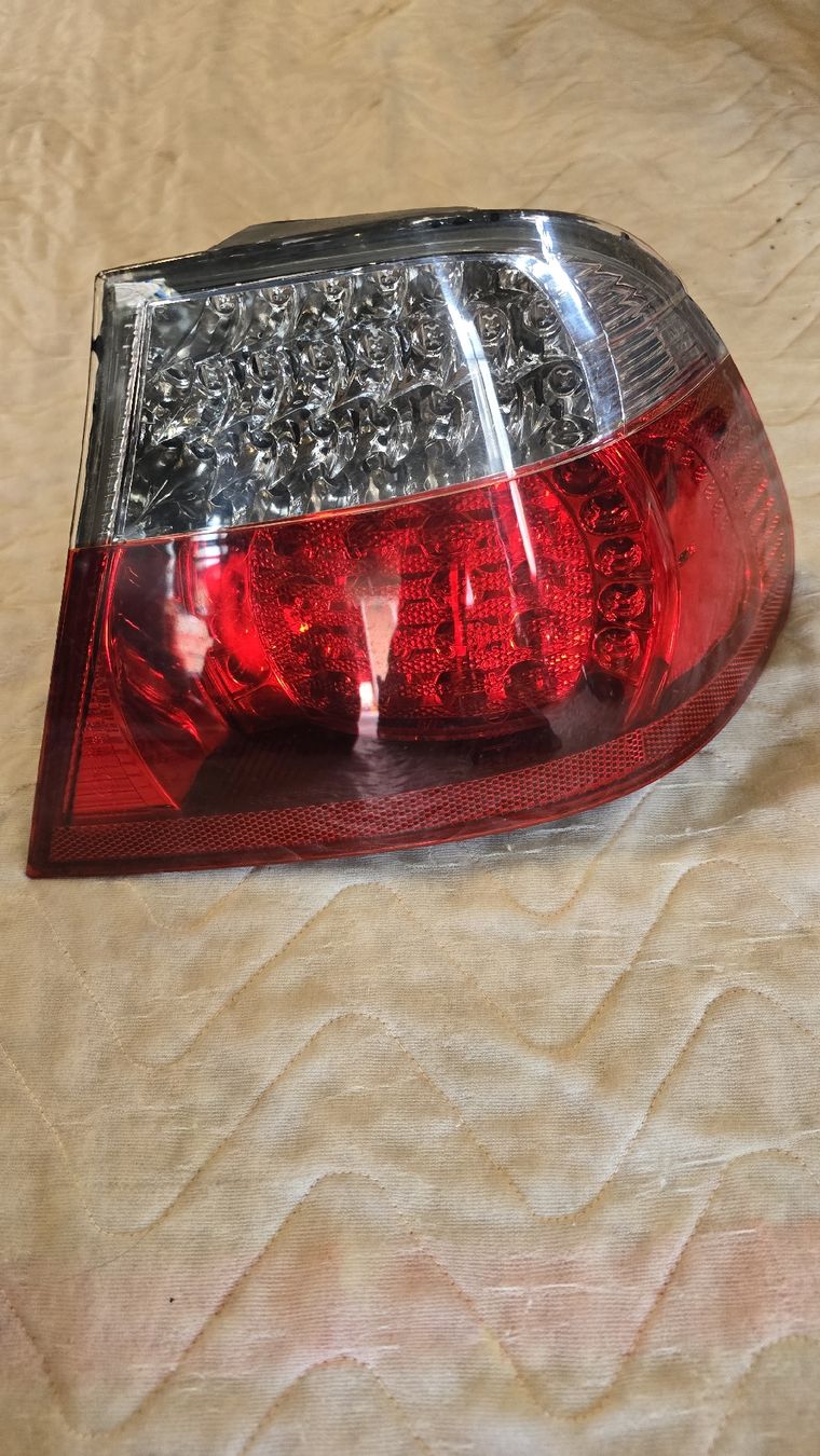 BMW Phares: Orignale BMW e46 Rückleuchte – D'occasion à Recherswil par E46_Cab 1