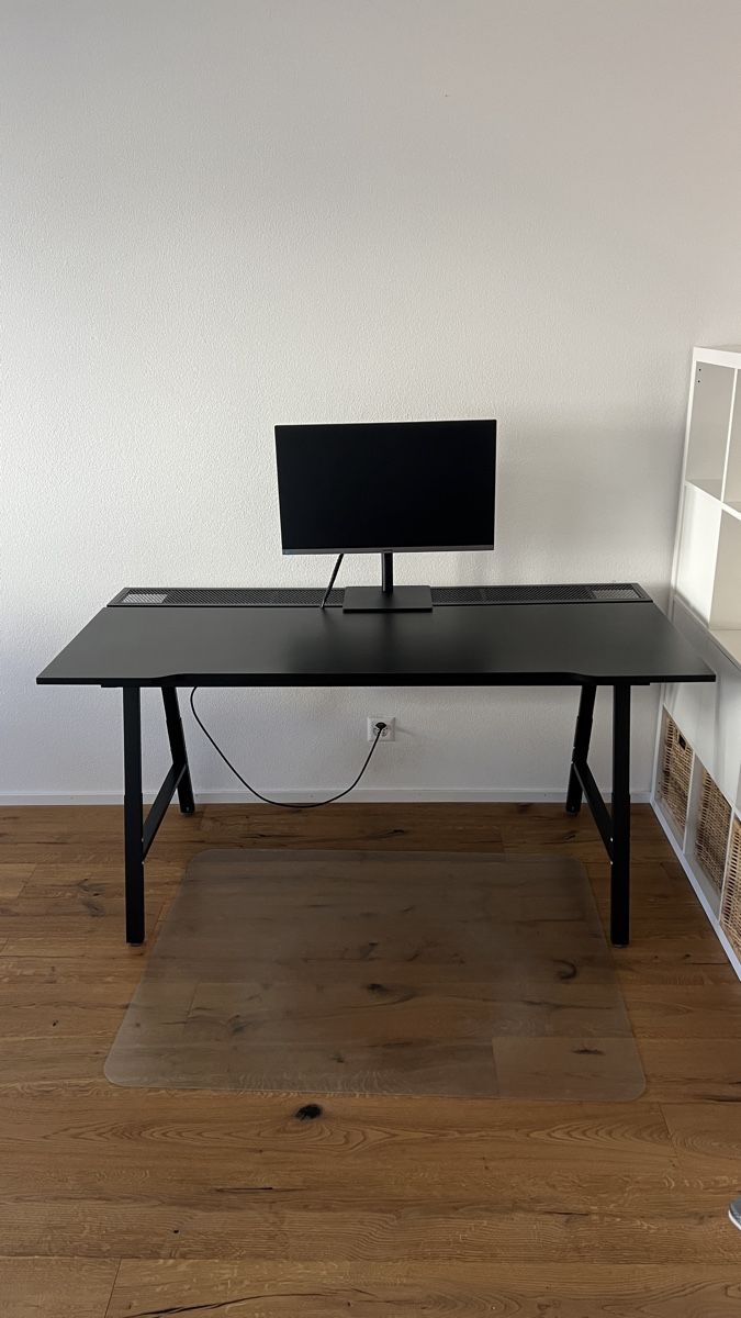 Scrivanie: IKEA Utespelare desk – Nuovo (secondo la descrizione) da Dietikon venduto da atc_fxv9 1