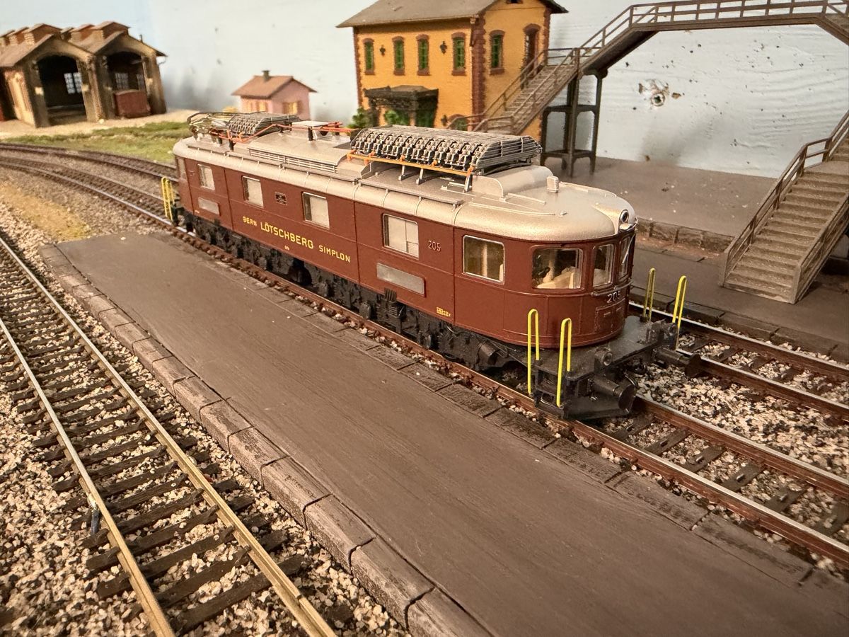 Roco Modelleisenbahnen: BLS Ae 6/8 205, Roco – Gebraucht aus Rochefort von ise_c7lc 2