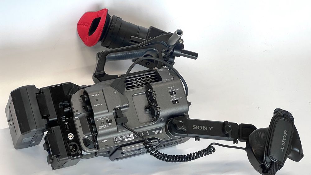 Sony Camcorder: Sony Vollformat-6K-Sensor Profi-Kamera PXW-FX9 – Gebraucht aus Arlesheim von arbel 3