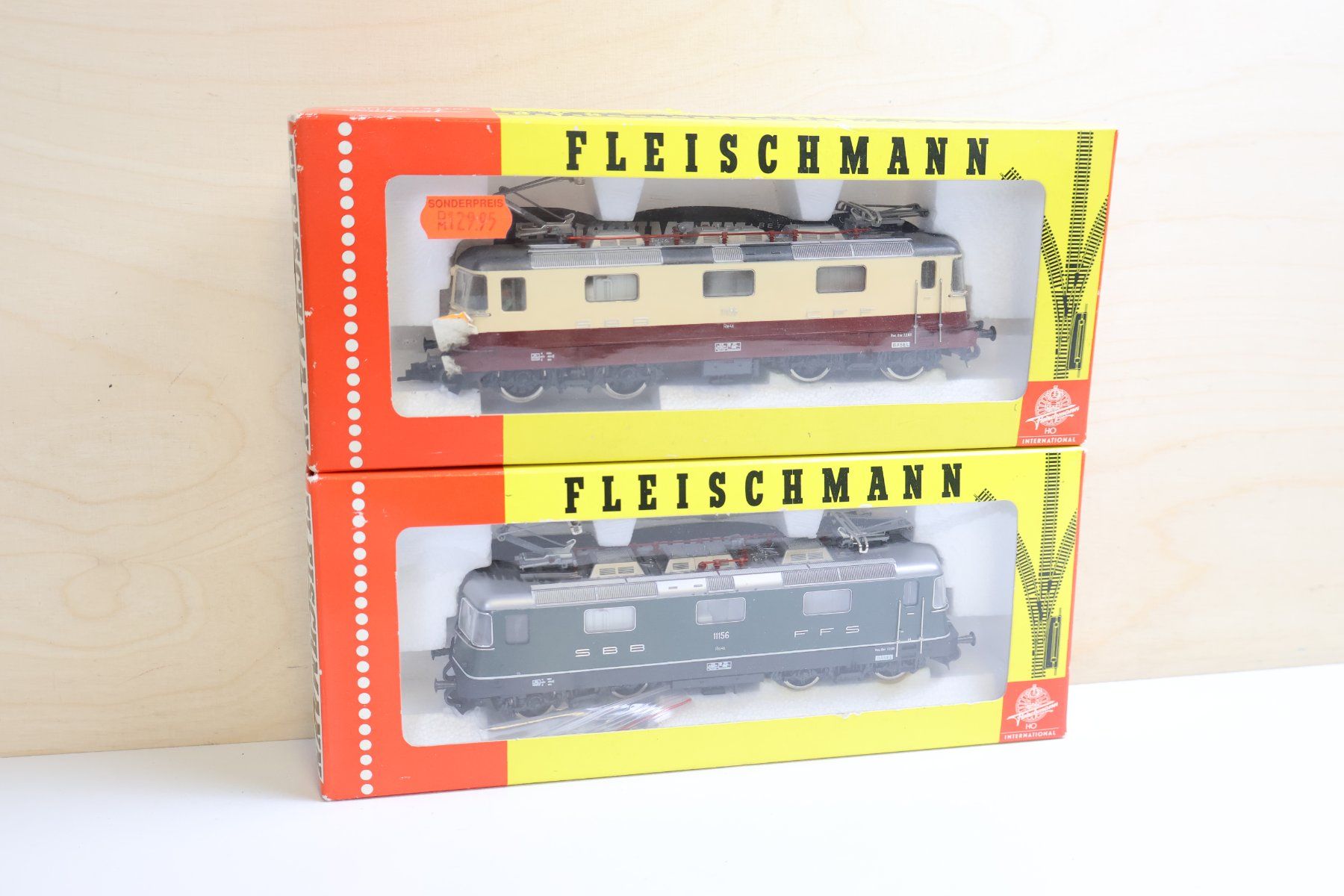 Fleischmann Modelleisenbahnen: Fleischmann 2 x SBB Re 4/4 E-Loks - H0 DC - 4341/4340 – Gebraucht aus Winterthur von Monstera 3
