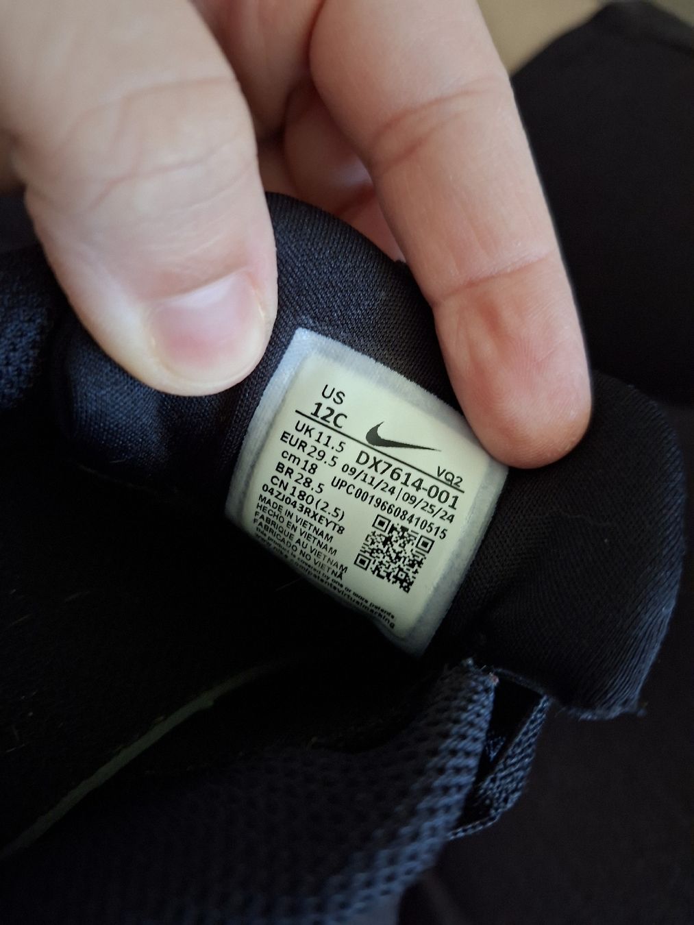 Herrenschuhe: Nike Laufschuhe Schwarz Grösse 29.5 – Gebraucht aus Winterthur von Ausmisten2026 2