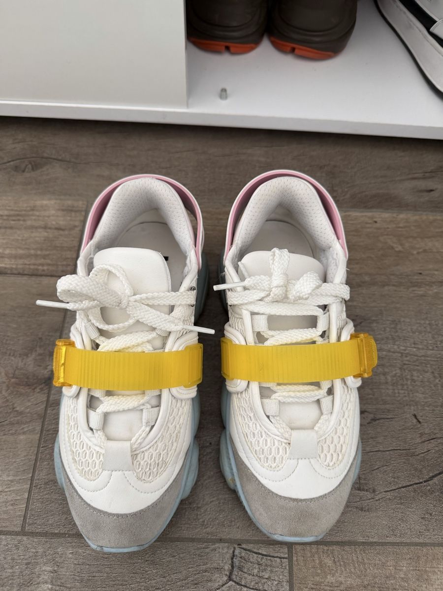 Moschino Pantaloni: Moschino white trainers with yellow size 37 – Usato da Neuenegg venduto da ttd_2pr6 1