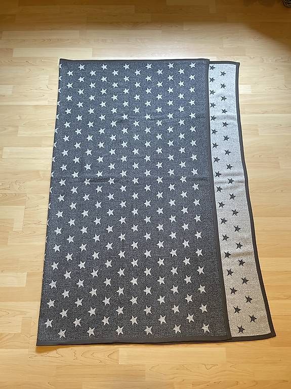Coperte: Weiche Kuscheldecke Sterne 190x150cm Grau Anthrazit – Usato da St. Gallen venduto da K_Blum