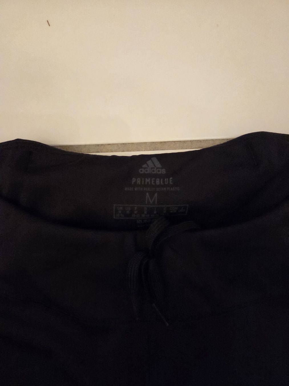 Adidas Leggings: Sporthose Adidas – Usato da Unterkulm venduto da Manubasso 1