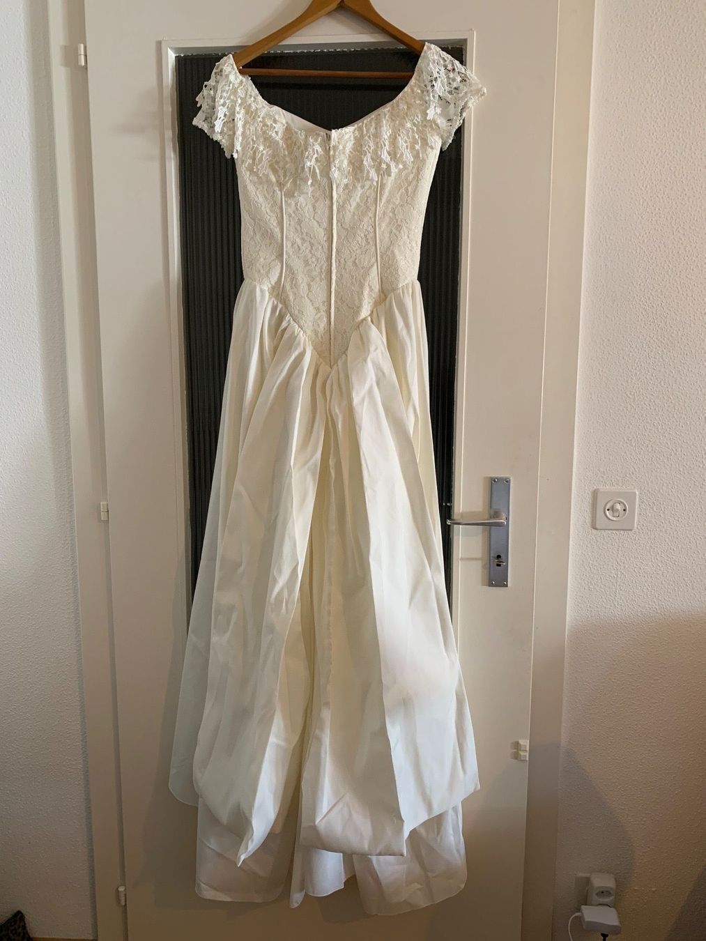 Vestiti: Robe de mariée dentelle taille 38 – Usato da Perroy venduto da barballalla 3