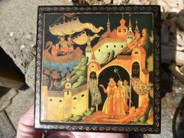 1 SCHATULLE AUS PALECH RUSSLAND HANDBEMALT MIT LACK - NEU