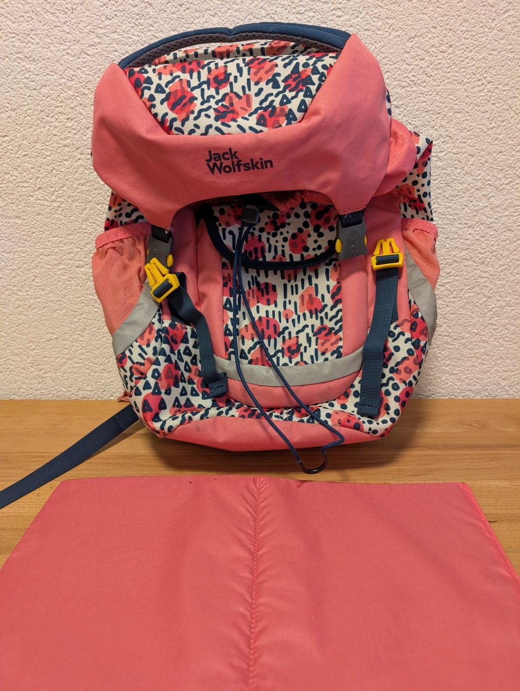 Sacs & sacs à dos: Kinderrucksäcke 3 Stk. + 1 Turnbeutel – D'occasion à Albinen par otiliav 4