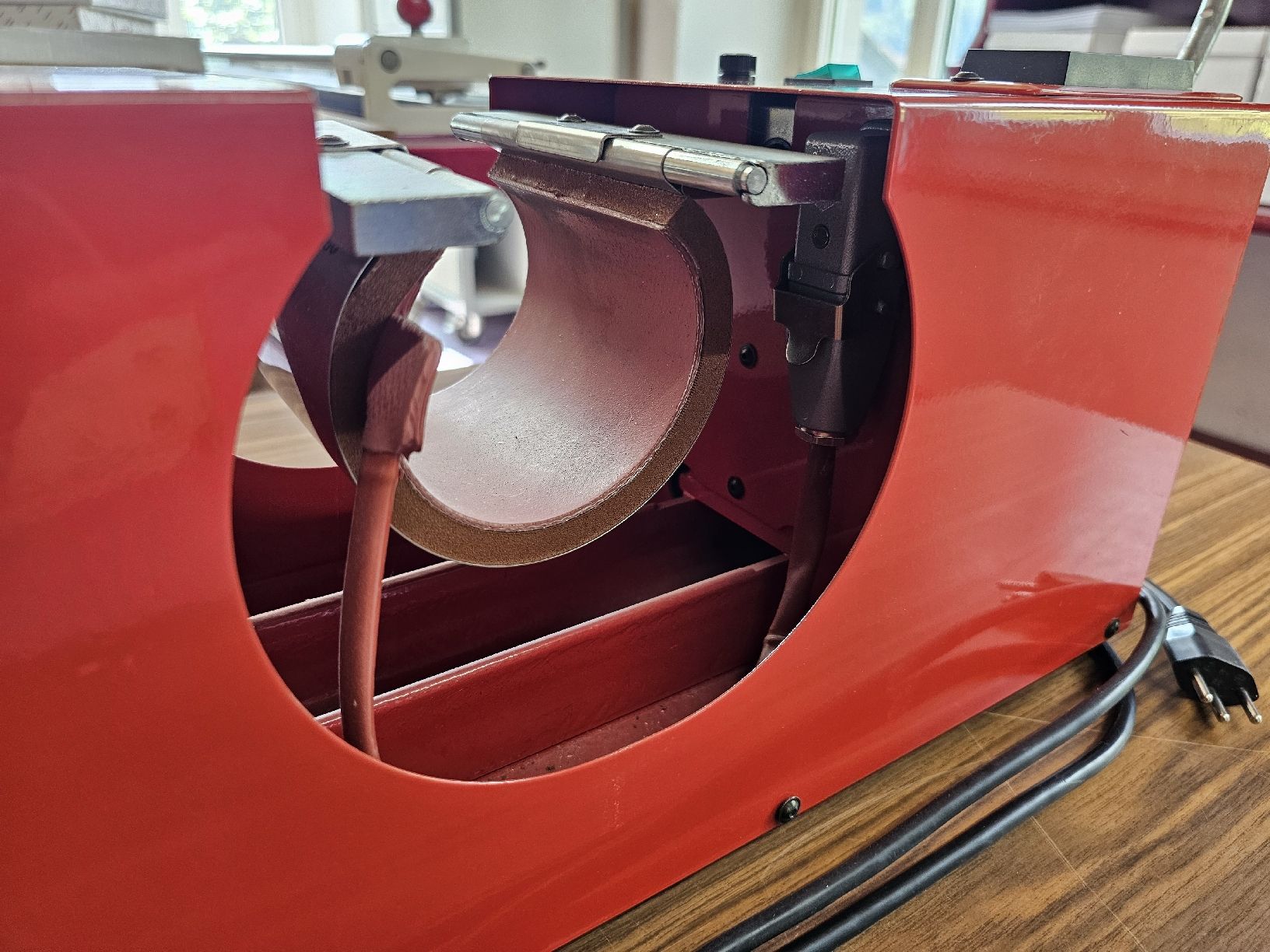 Tutte le macchine: KLEGA Multimug Tassenpresse – Usato da Meisterschwanden venduto da Hummer21 4