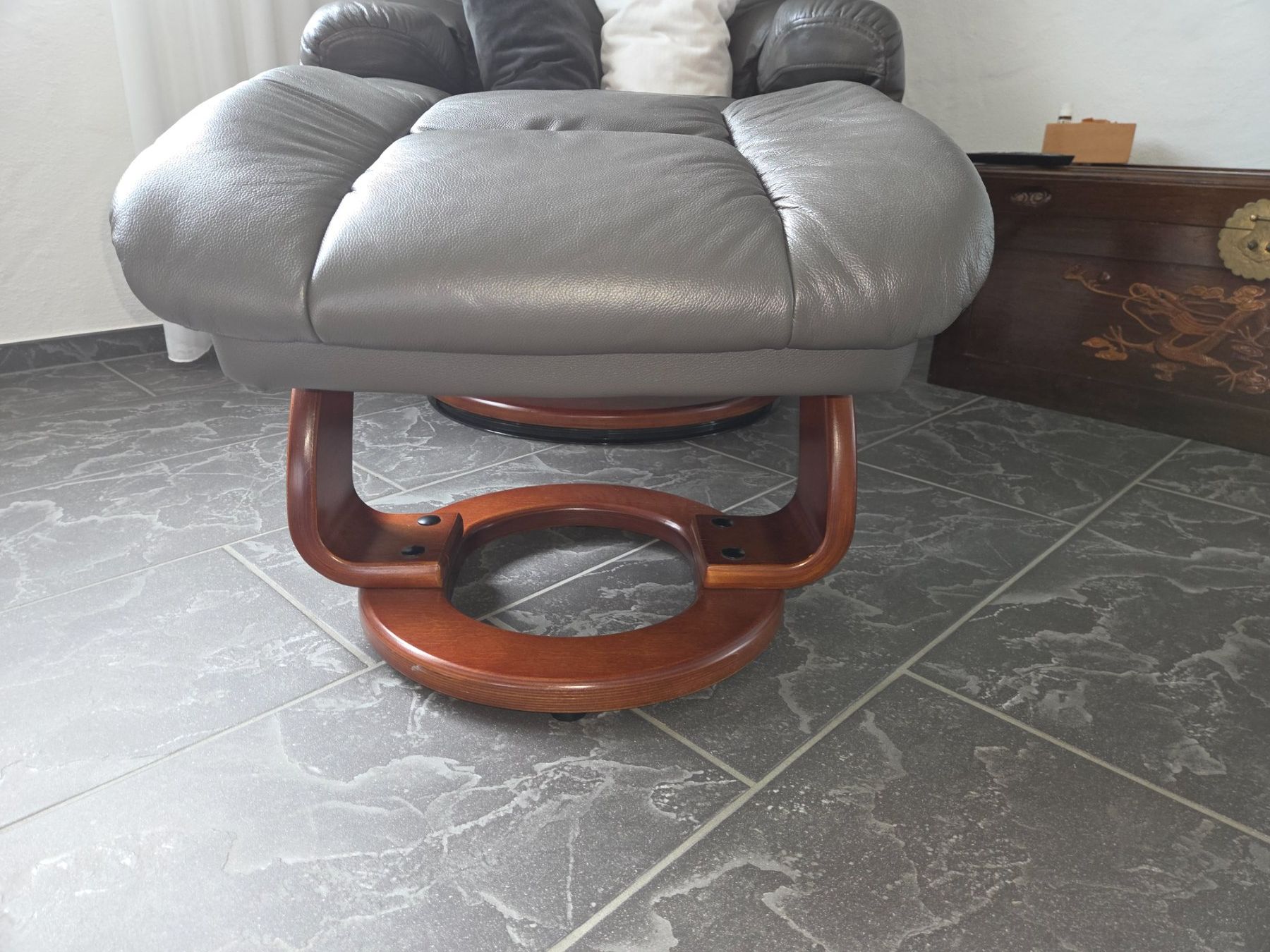 Poltrone: Ledersessel mit Hocker, Drehsessel, Relaxsessel – Usato da Habsburg venduto da Andcha 3