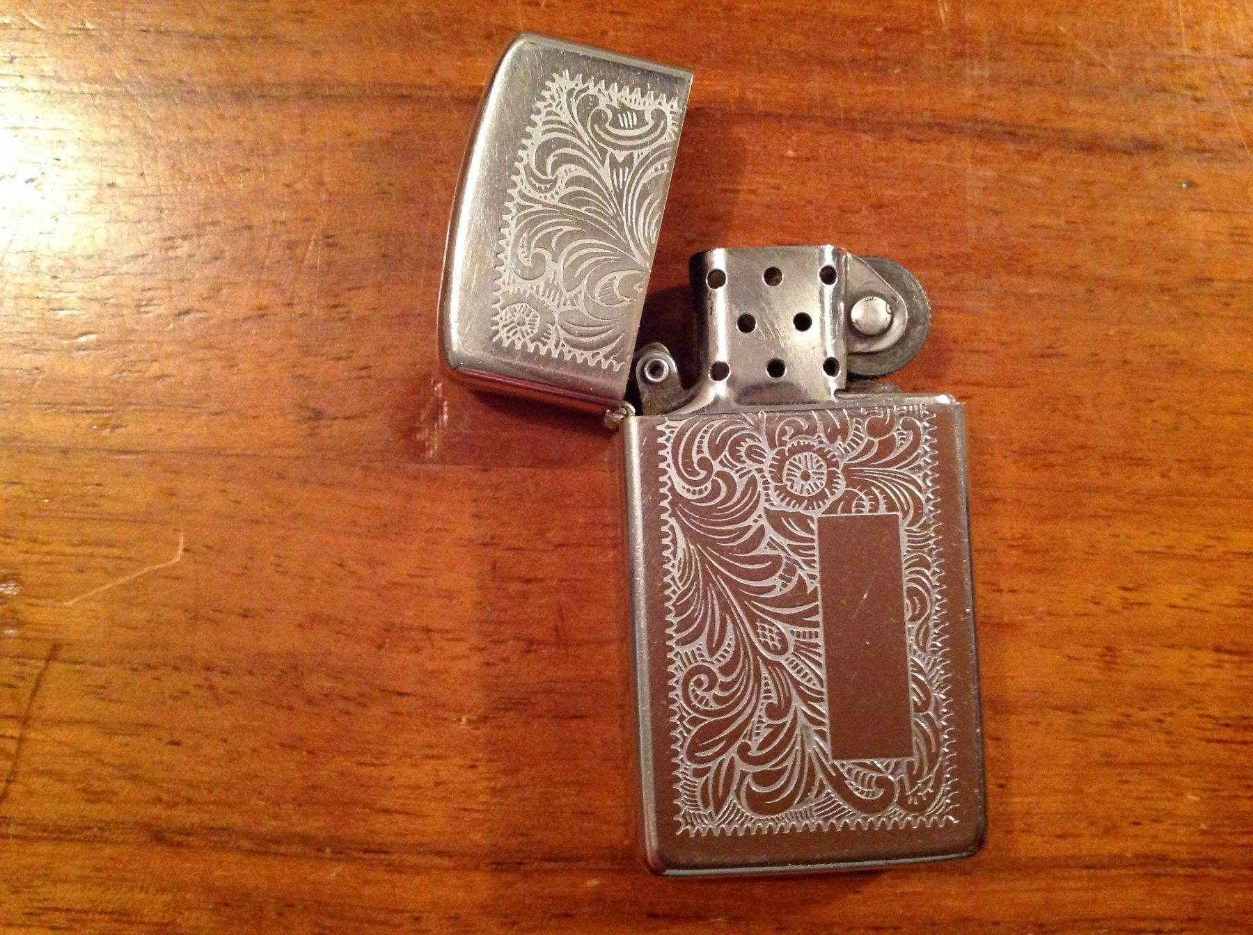 Zippo Briquets: Zippo slim - E - V – D'occasion à Vuiteboeuf par broticaire