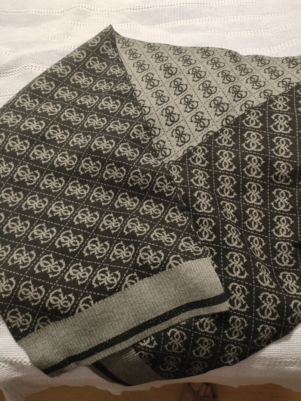 Guess Foulard & Sciarpe: Guess Schal – Usato da Brugg AG venduto da Mashaba 3