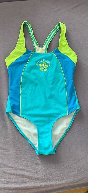 Maillots de bain: Badeanzug Grösse 176 – D'occasion à Rothenburg par Flaeckly
