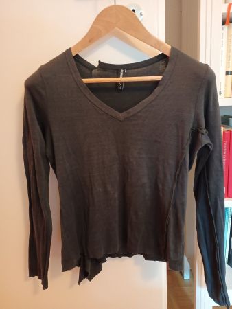 Leichtes, asymmetrisches Shirt von Rundholz