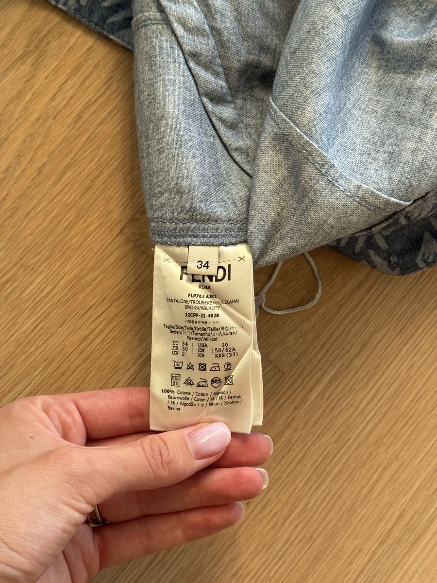 Jeans: Fendi High-Waisted Logo Denim Shorts – Nuovo (secondo la descrizione) da Vésenaz venduto da ann_7knk 6