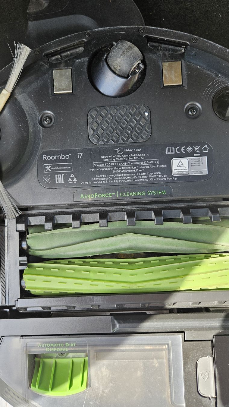 Irobot Aspirapolveri & Accessori: iRobot Roomba i7 Staubsaugroboter mit Absaugstation – Difettoso da Sachseln venduto da laz_65cg 1