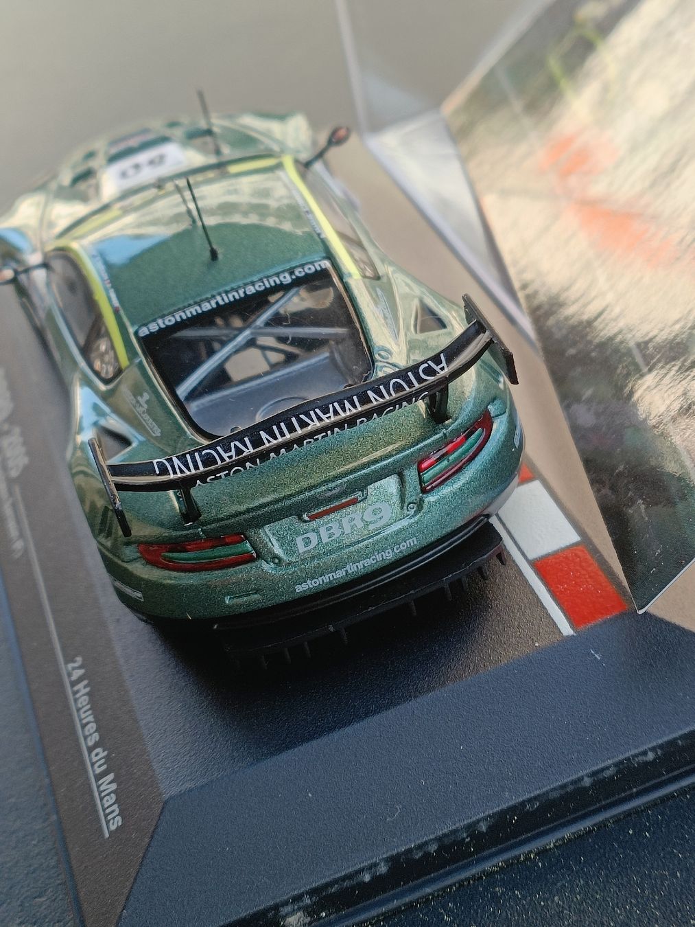 Aston Martin Modellini d'auto: Modellauto Aston Martin DBR9 2005 24 Heures du Mans – Nuovo (secondo la descrizione) da Brugg AG venduto da Ente015 3