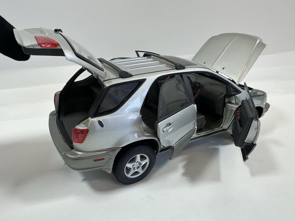 Autoart Modellini d'auto: Lexus RX300 1:18, silbrig, GATEWAY / AUTOART – Nuovo (secondo la descrizione) da Zofingen venduto da rf9_x2xt 5