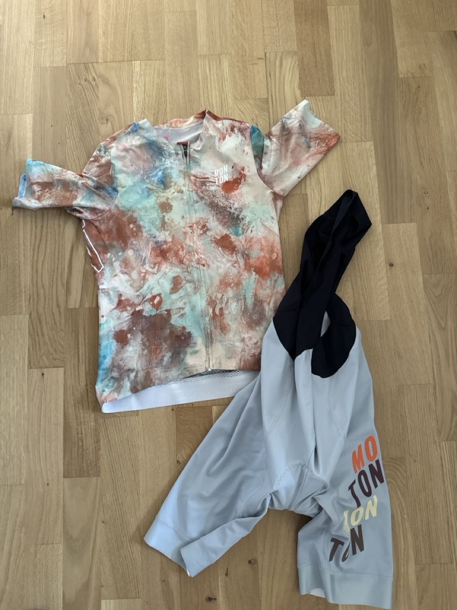 Maillots de corps & Pantalons: Monton Cycling Kit – D'occasion à Hunzenschwil par mila012