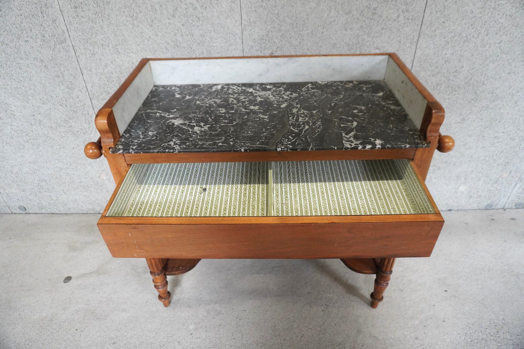 Tavoli: Antike Anrichte Tisch mit Marmorplatte S383 – Usato da Basel venduto da B.W.B. 1