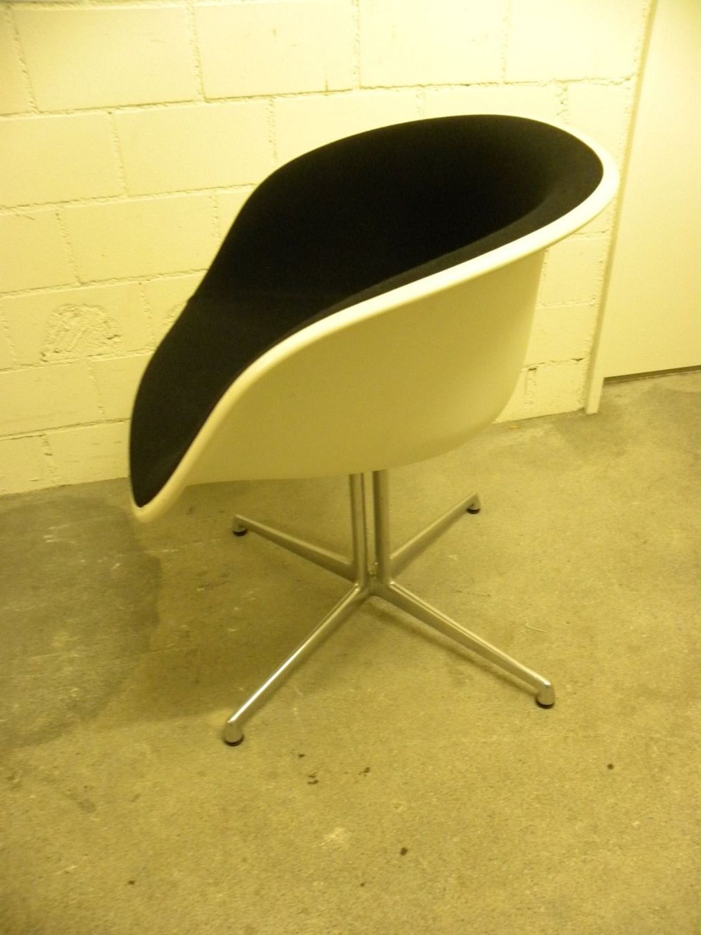 Vitra Stühle: VITRA EAMES LA FONDA CHAIR – Neu (gemäss Beschreibung) aus Küsnacht ZH von walterzingo 1