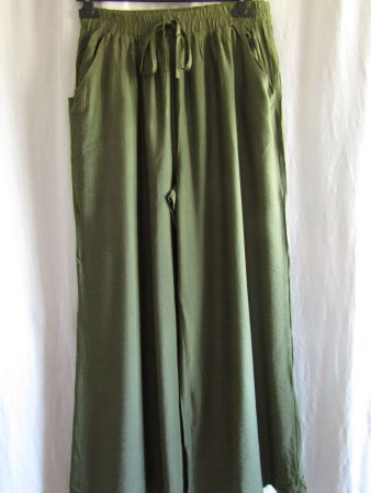 Gr. 46/52, Culotte in Oliv mit Leinenanteil, superleicht