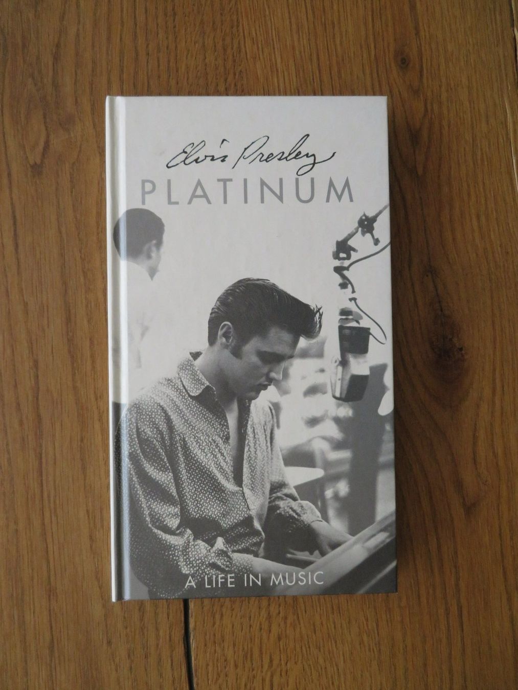 CD: ELVIS 4 CD BOX NEU PLATINUM MIT HEFT – Nuovo e nell'imballaggio originale da Zürich venduto da max_cp5f
