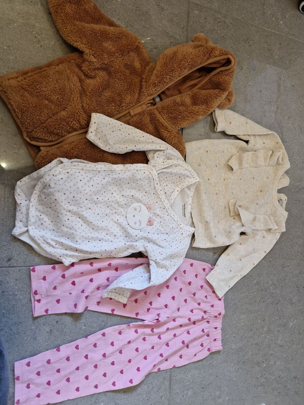 Lotti & Set di vestiti: Süsses Mädchen Herbst Set – Usato da Hergiswil LU venduto da 88winu