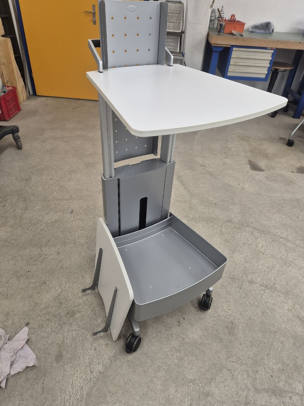 Schreibtische: Rolltisch Klapptisch für Büro oder Homeoffice – Gebraucht aus Thalwil von Moritz.A 2