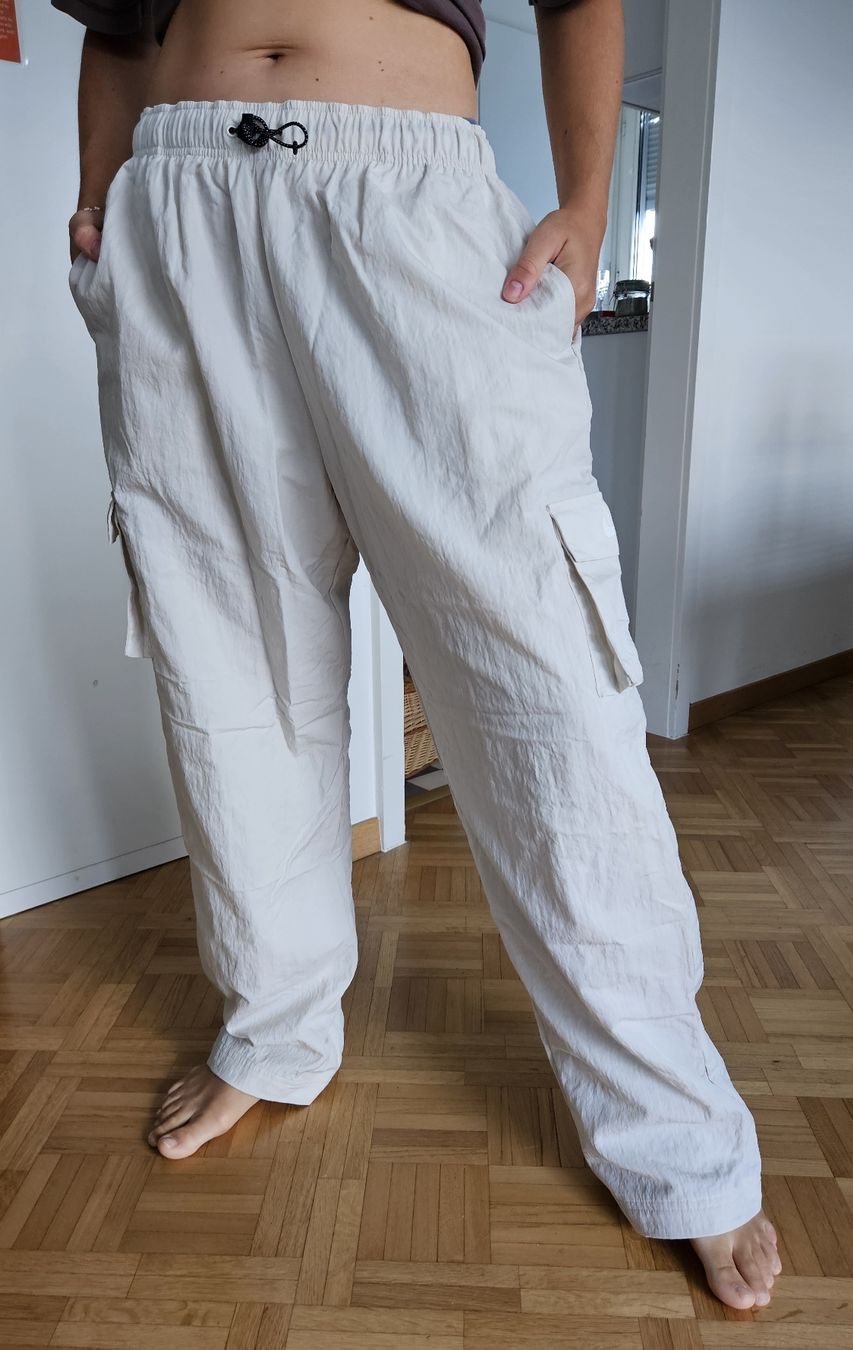 Nike Hosen: Nike Cargo-Hose – Neu (gemäss Beschreibung) aus Emmenbrücke von L_W 1