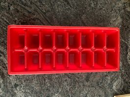 Eiswürfelform rot 16 Fächer guter Zustand