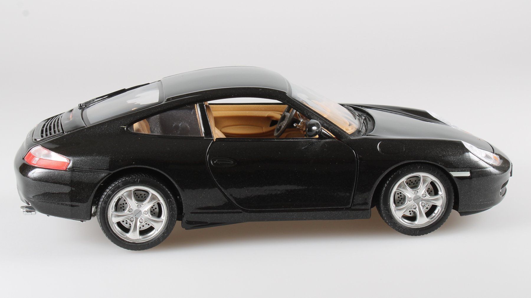 Bburago Modellautos: Porsche 911 Carrera 4  996 schwarz – Gebraucht aus Gossau SG von mifab 1