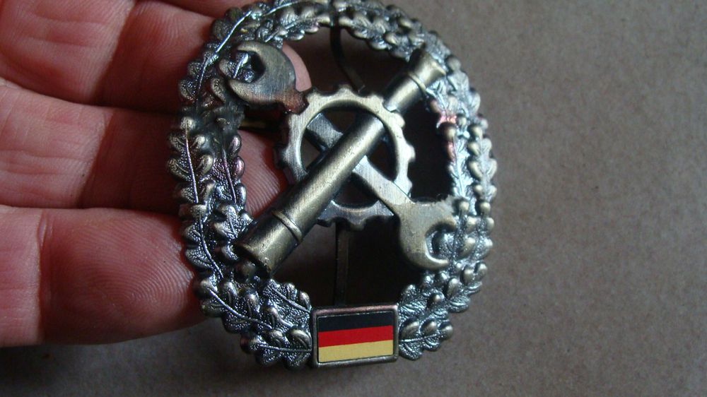 Bundeswehr Original Insigne Personnel Technique Metal