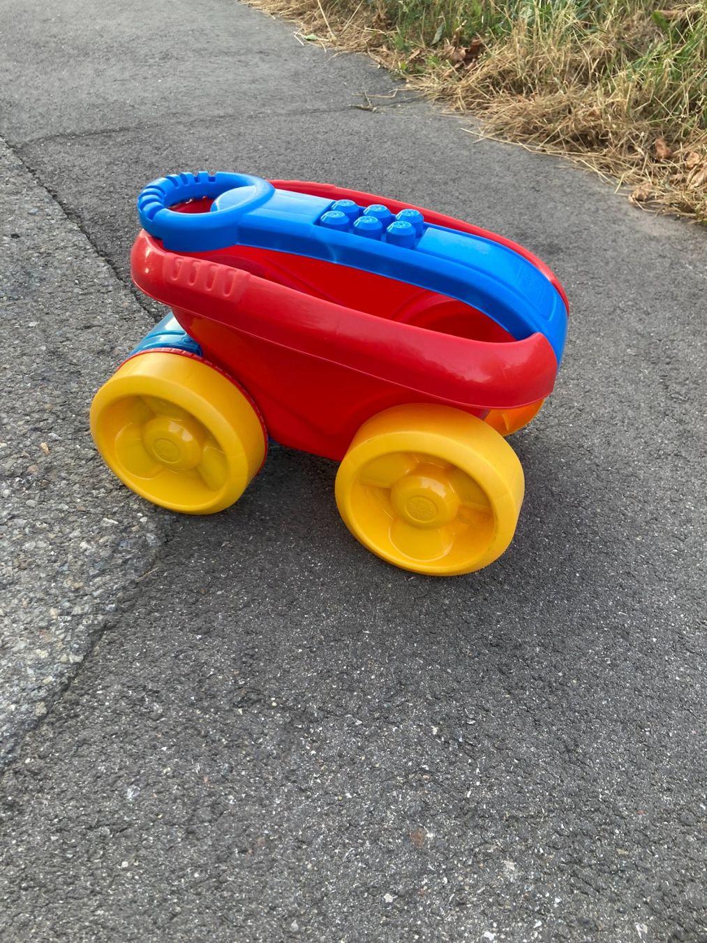 Giocattoli: Petit véhicule à 4 roues à tirer – Usato da Essertines-Yverdon venduto da RNU11 1