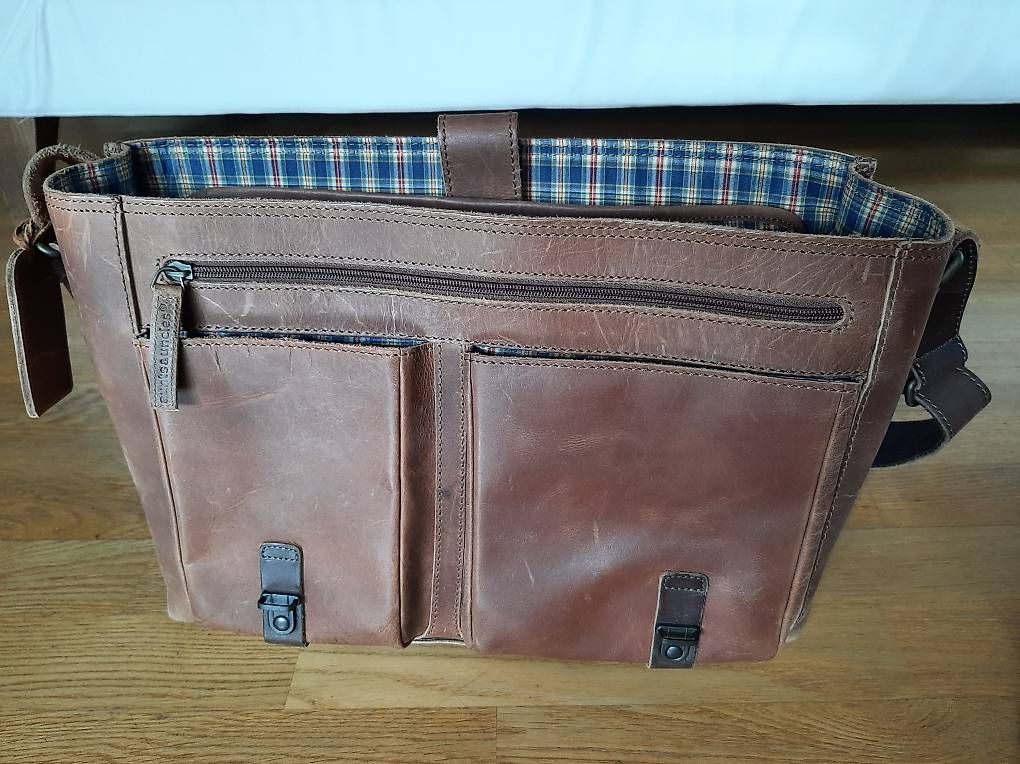 Taschen: aunts & uncles; Laptoptasche; Farbe Haselnuss – Gebraucht aus Bülach von Debbie017 1