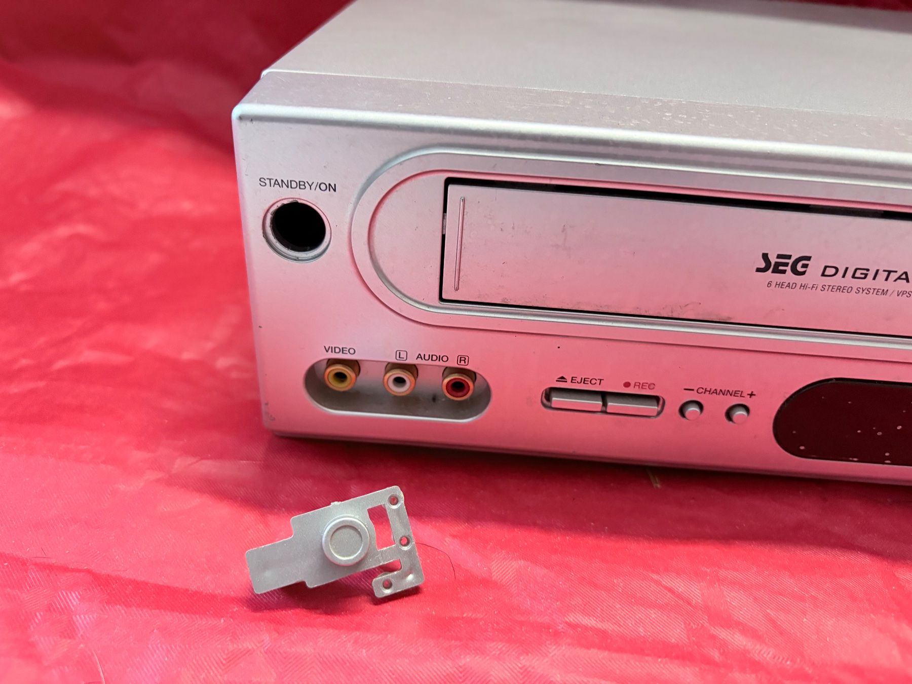 Tutti i VHS: DVD/VHS Recorder - DHC 30 CH – Usato da Zäziwil venduto da meri79. 7