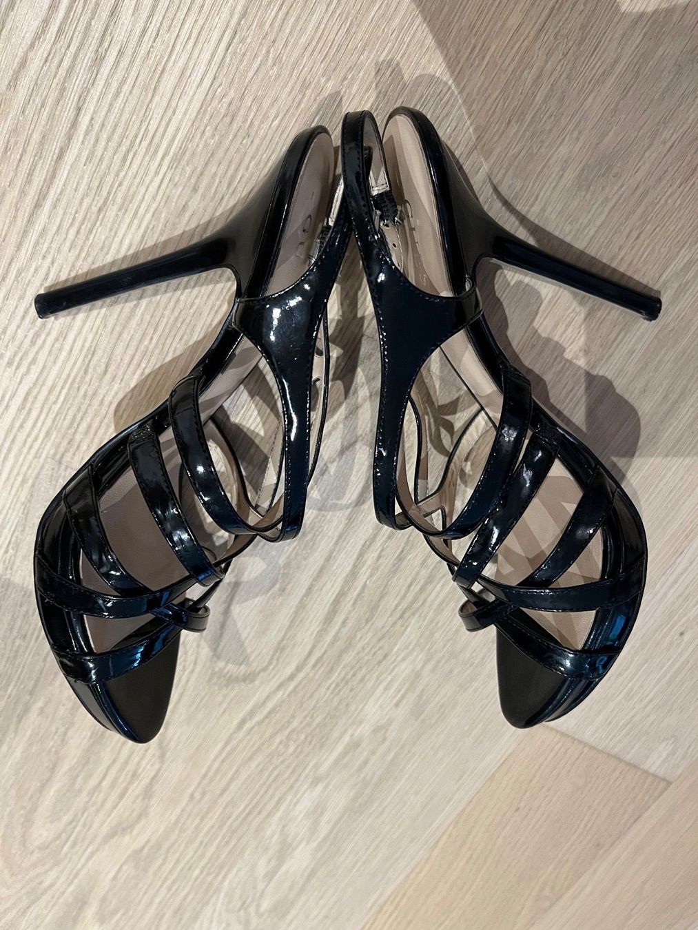 Guess Scarpe da donna: Guess Sandalen, Grösse 40 – Usato da St. Gallen venduto da mirnes84 2