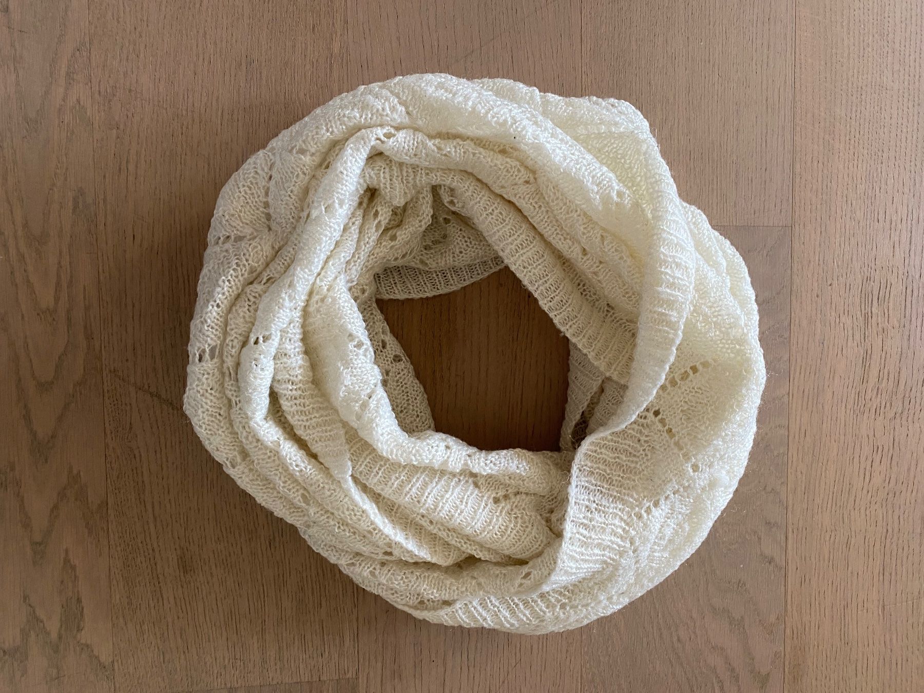 H&M Foulard & Sciarpe: Röhren Schal – Usato da Schlieren venduto da vivid_wrld 1