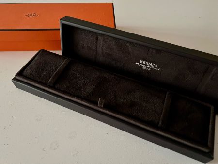 HERMES-Paris brown watch box with velvet interior