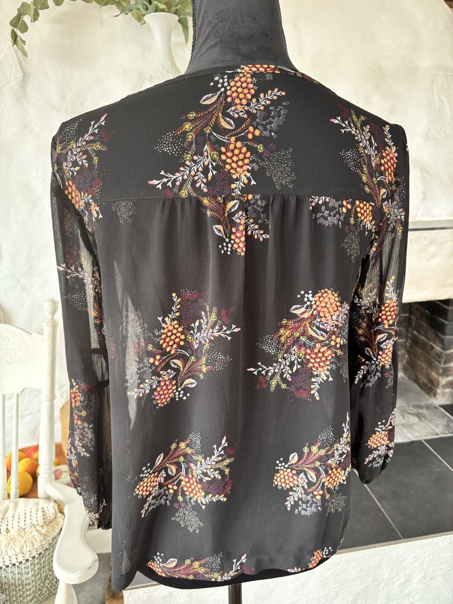 Camicette: Schwarze Damenbluse mit floralem Muster S – Usato da Arbon venduto da Langbretterer 1