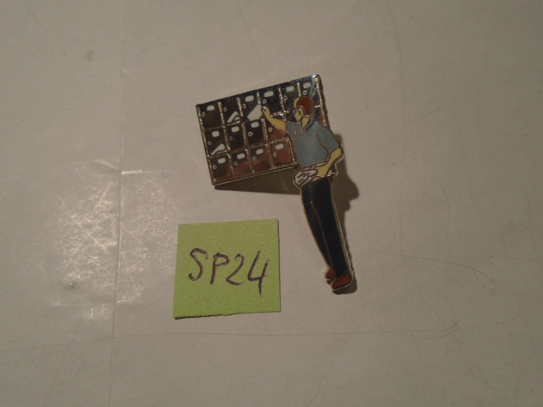 Placchette & Badge: 1 Briefträger Pin (SP24) – Usato da Winterthur venduto da Beli2000